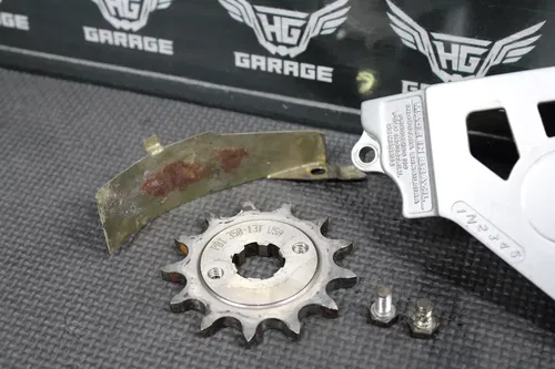 03-05 HONDA CRF150F OEM MOTOR ENGINE FRONT SPROCKET COVER 11360-KPT-900