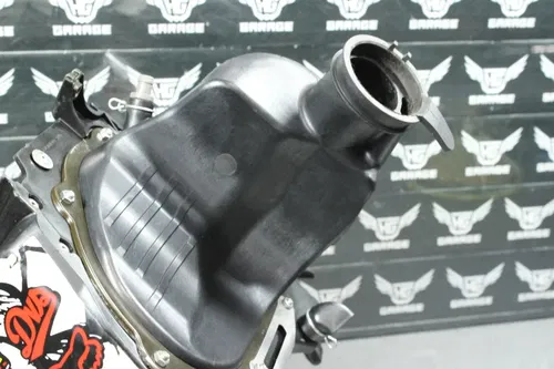 2007 HONDA CRF250R OEM AIRBOX INTAKE AIR CLEANER CASE ASSEMBLY 17250-KRN-850