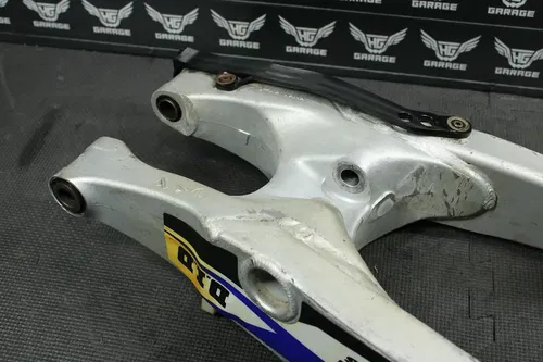 202 YAMAHA YZ125 OEM SWINGARM SWING ARM SUSPENSION 5NY-22110-00-00