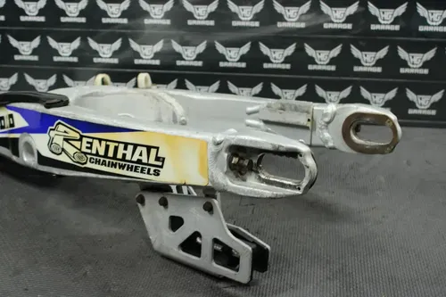 202 YAMAHA YZ125 OEM SWINGARM SWING ARM SUSPENSION 5NY-22110-00-00