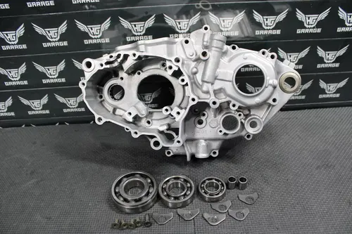 2002 YAMAHA WR426F YZ426F OEM LEFT SIDE CRANKCASE CRANK CASE HALF BOTTOM END
