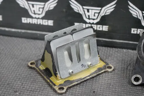 1996 SUZUKI RM125 OEM INTAKE REED BLOCK ASSEMBLY 13110-36E01