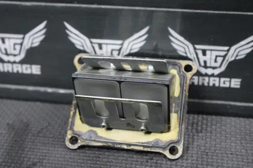 1996 SUZUKI RM125 OEM INTAKE REED BLOCK ASSEMBLY 13110-36E01