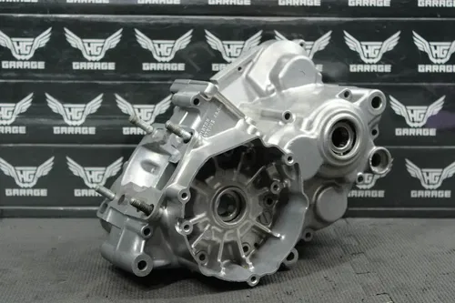 1998 SUZUKI RM80 OEM ENGINE MOTOR CRANKCASE CRANK CASES BLOCK READ DESC!