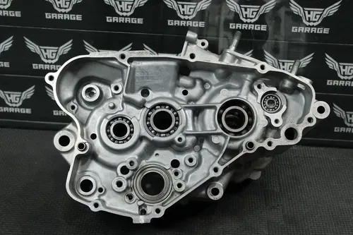 1998 SUZUKI RM80 OEM ENGINE MOTOR CRANKCASE CRANK CASES BLOCK READ DESC!