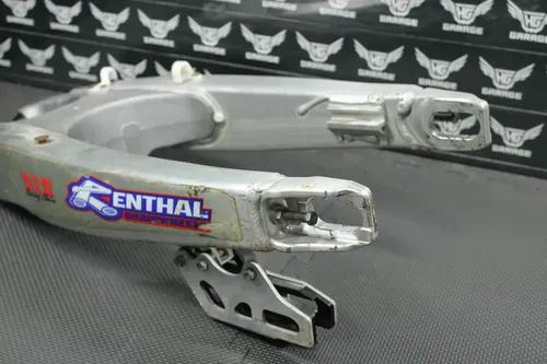 2009 09-11 YAMAHA YZ250F OEM SWINGARM SWING ARM SUSPENSION 17D-22110-00-00