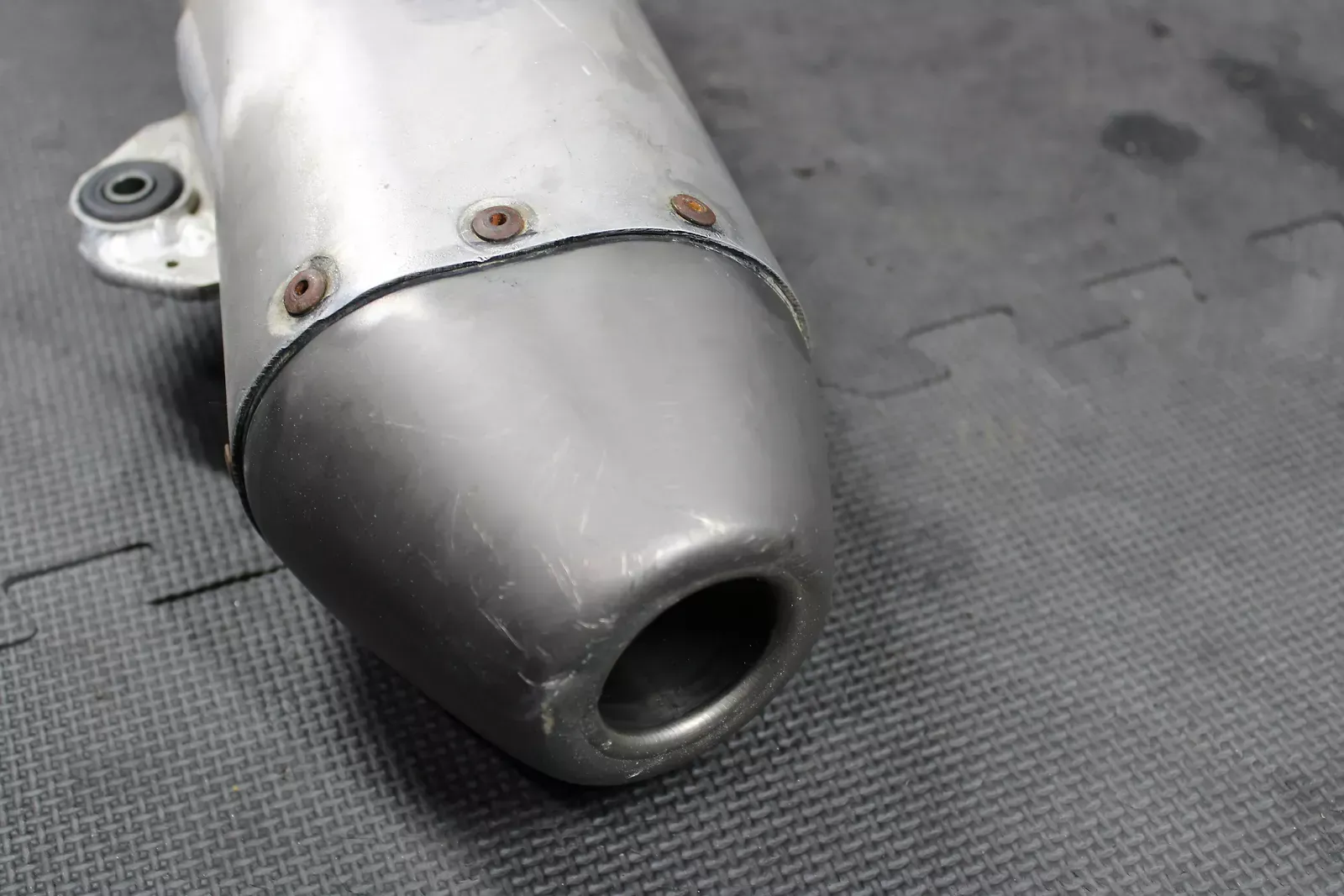 2006 YAMAHA YZ450F OEM MUFFLER EXHAUST SILENCER SLIP ON PIPE 2006 YAMAHA YZ450F OEM MUFFLER EXHAUST SILENCER SLIP ON PIPE