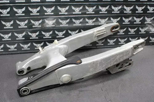 1999 YAMAHA YZ250 OEM SWINGARM SWING ARM SUSPENSION NICE! 5MV-22110-00-00