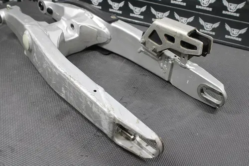 1999 YAMAHA YZ250 OEM SWINGARM SWING ARM SUSPENSION NICE! 5MV-22110-00-00