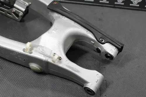 1999 YAMAHA YZ250 OEM SWINGARM SWING ARM SUSPENSION NICE! 5MV-22110-00-00