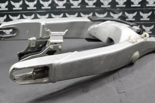 1999 YAMAHA YZ250 OEM SWINGARM SWING ARM SUSPENSION NICE! 5MV-22110-00-00