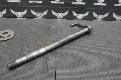 1993 HONDA XR250R OEM REAR AXLE BACK WHEEL RIM PIVOT BOLT AXEL 42301-KZ1-600