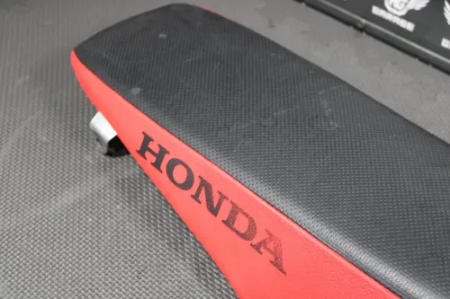 2006 06-08 HONDA CRF450R OEM SEAT SADDLE 77100-MEN-850