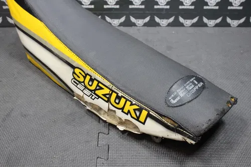 1999 SUZUKI RM125 RM250 OEM SEAT SADDLE COVER PAN 45100-37E20