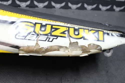 1999 SUZUKI RM125 RM250 OEM SEAT SADDLE COVER PAN 45100-37E20