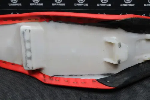 2005 HONDA CRF250R OEM SEAT SADDLE COVER CUSHION  77100-KRN-730