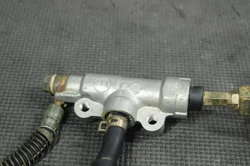 2006 YAMAHA TTR250 OEM REAR BACK BRAKE CALIPER MASTER CYLINDER 4GY-2583V-00-00