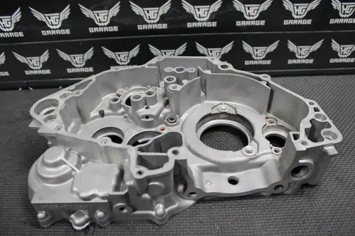 2002 YAMAHA WR426F YZ426F OEM RIGHT SIDE CRANKCASE CRANK CASE HALF BOTTOM END