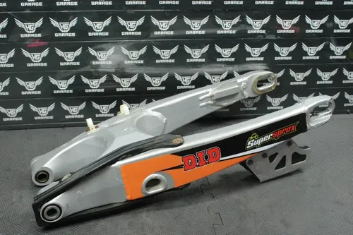 2002 YAMAHA WR426F OEM SWINGARM SWING ARM SUSPENSION PIVOT ARM 5NY-22110-00-00