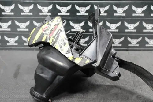 2007 SUZUKI RMZ450 RMZ450Z OEM AIRBOX INTAKE AIR CLEANER CASE 13700-35G30