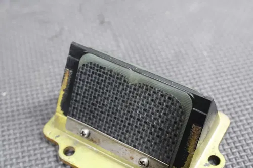 2002 SUZUKI RM250 K2 OEM INTAKE REED BLOCK ASSEMBLY NICE! 13110-37F00