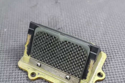 2002 SUZUKI RM250 K2 OEM INTAKE REED BLOCK ASSEMBLY NICE! 13110-37F00