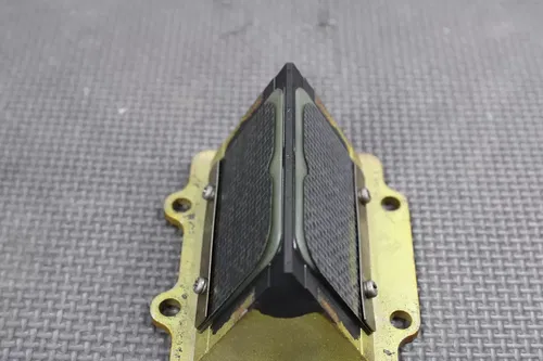 2002 SUZUKI RM250 K2 OEM INTAKE REED BLOCK ASSEMBLY NICE! 13110-37F00