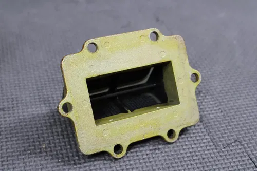 2002 SUZUKI RM250 K2 OEM INTAKE REED BLOCK ASSEMBLY NICE! 13110-37F00