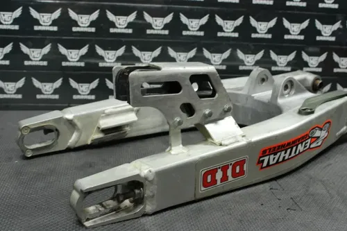 2004 HONDA CRF250R OEM SWINGARM SWING ARM SUSPENSION 52200-KSK-000 MINT!