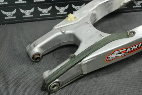 2004 HONDA CRF250R OEM SWINGARM SWING ARM SUSPENSION 52200-KSK-000 MINT!