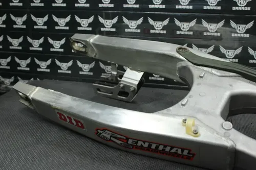 2004 HONDA CRF250R OEM SWINGARM SWING ARM SUSPENSION 52200-KSK-000 MINT!