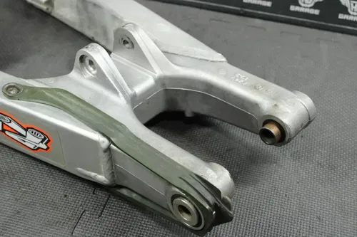 2004 HONDA CRF250R OEM SWINGARM SWING ARM SUSPENSION 52200-KSK-000 MINT!