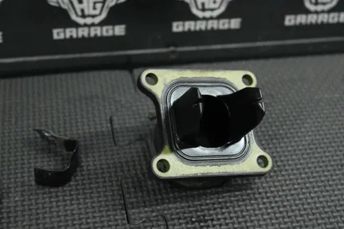 2017 KAWASAKI KX100 KX85 OEM INTAKE REED BLOCK ASSEMBLY CARBON REEDS NICE!