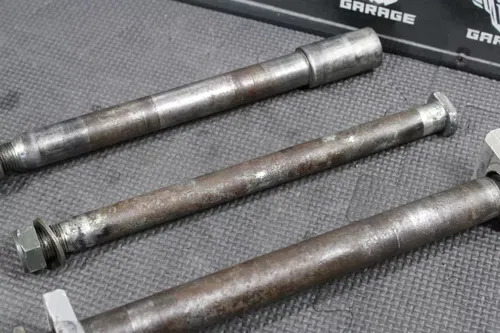 1999 YAMAHA YZ400F OEM FRONT REAR AXLE BACK WHEEL RIM SWINGARM PIVOT BOLT AXLES