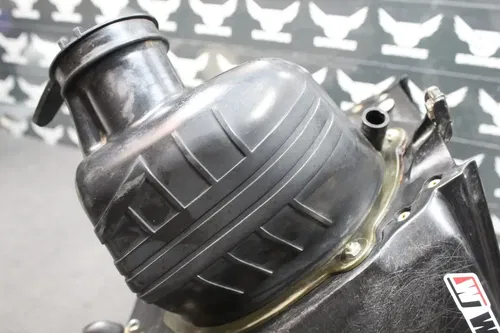 2005 HONDA CRF250R OEM AIRBOX INTAKE AIR CLEANER CASE 17250-KRN-730