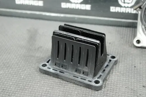 1999 HONDA CR125R VFORCE 4R INTAKE REED BLOCK ASSEMBLY 14100-KZ4-J11 16221-KZ4-A