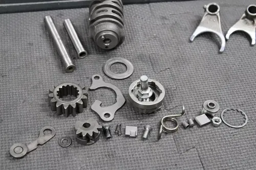 2005 SUZUKI 04-06 RMZ250 ENGINE TRANSMISSION TRANNY ASSEMBLY GEARS
