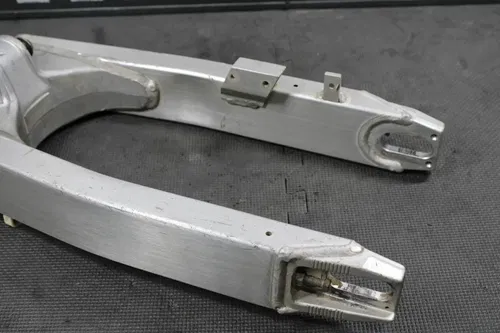 2001 SUZUKI RM125 RM250 K1 OEM SWINGARM SWING ARM SUSPENSION 61000-37E20