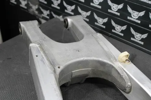 2001 SUZUKI RM125 RM250 K1 OEM SWINGARM SWING ARM SUSPENSION 61000-37E20