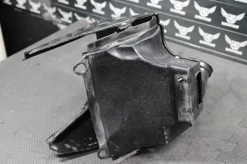2002 HONDA CR250R OEM AIRBOX INTAKE AIR CLEANER CASE 17210-KZ3-305 READ DESC!