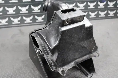 2002 HONDA CR250R OEM AIRBOX INTAKE AIR CLEANER CASE 17210-KZ3-305 READ DESC!