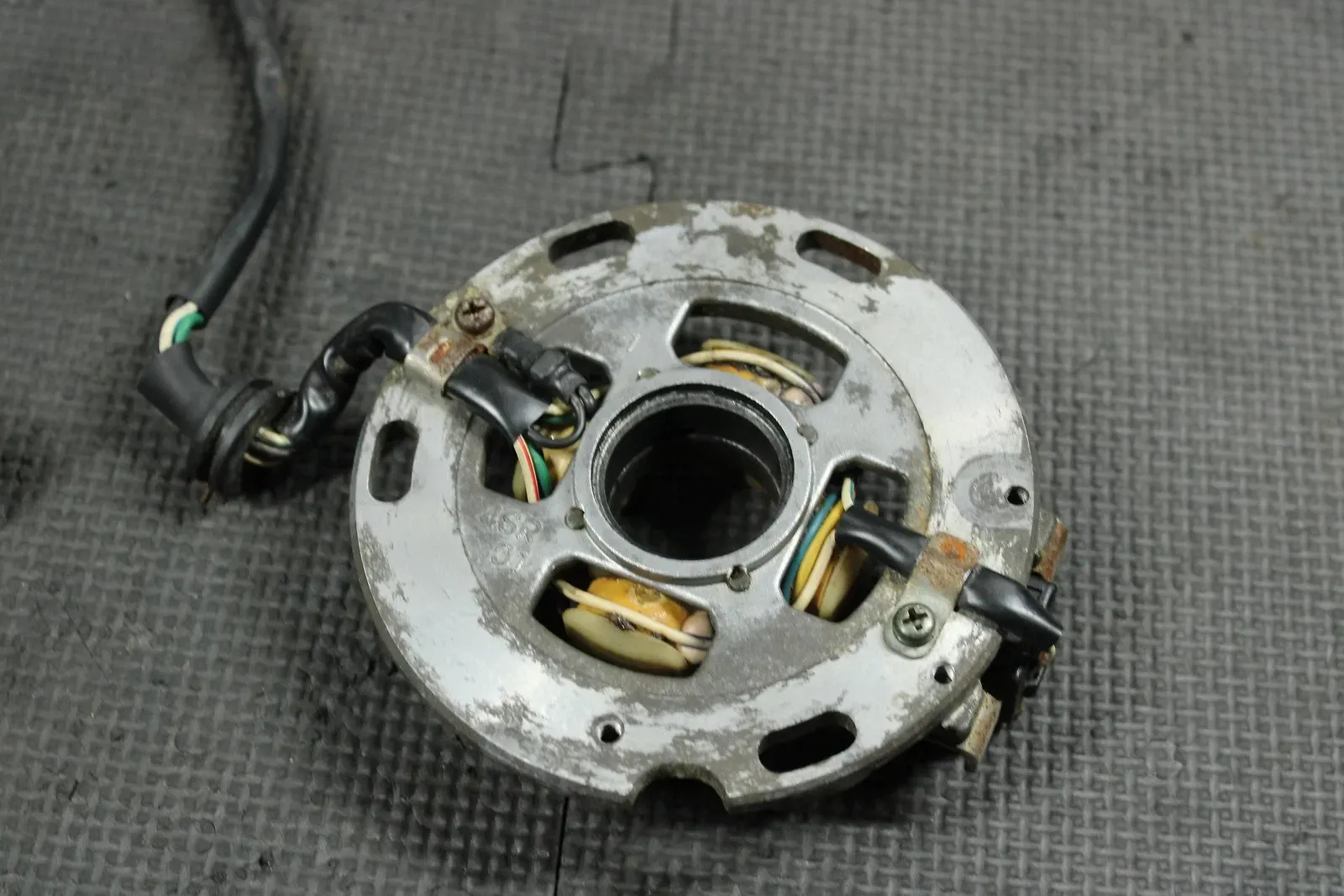 2002 02-04 YAMAHA YZ125 OEM STATOR MAGNETO ROTOR FLYWHEEL 4SS-85560-02-00