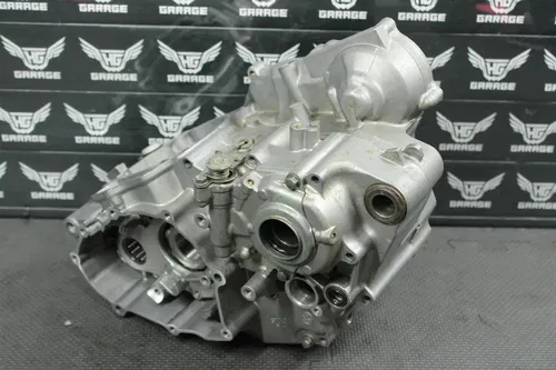 2005 YAMAHA YZ450F OEM LEFT RIGHT ENGINE MOTOR CRANKCASE CRANK CASES BLOCK