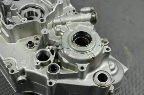 2005 YAMAHA YZ450F OEM LEFT RIGHT ENGINE MOTOR CRANKCASE CRANK CASES BLOCK