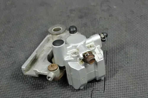 1999 YAMAHA 93-01 YZ80 OEM NISSIN REAR BACK BRAKE CALIPER 4ES-2580W-00-00