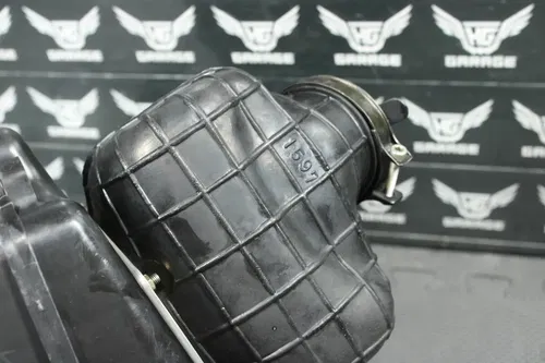 2004 KAWASAKI 95-06 KDX200 97-05 KDX220R OEM AIRBOX INTAKE AIR CLEANER CASE NICE