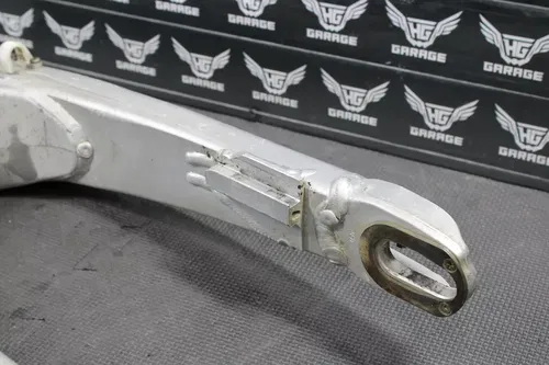 2001 YAMAHA YZ250 2T OEM SWINGARM SWING ARM SUSPENSION 5MV-22110-00-00
