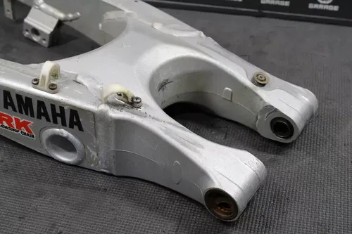 2001 YAMAHA YZ250 2T OEM SWINGARM SWING ARM SUSPENSION 5MV-22110-00-00