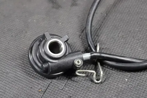 2004 SUZUKI DRZ250 OEM TRIP METER DRIVE GEAR HUB WITH CABLE ASSEMBLY 34721-05D20
