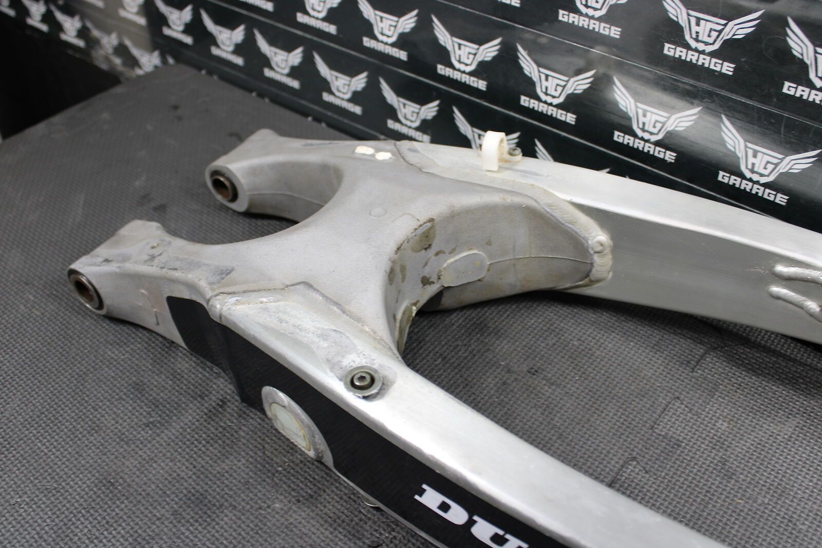2003 YAMAHA YZ125 OEM SWINGARM SWING ARM SUSPENSION 5UN 2003 YAMAHA YZ125 OEM SWINGARM SWING ARM SUSPENSION 5UN